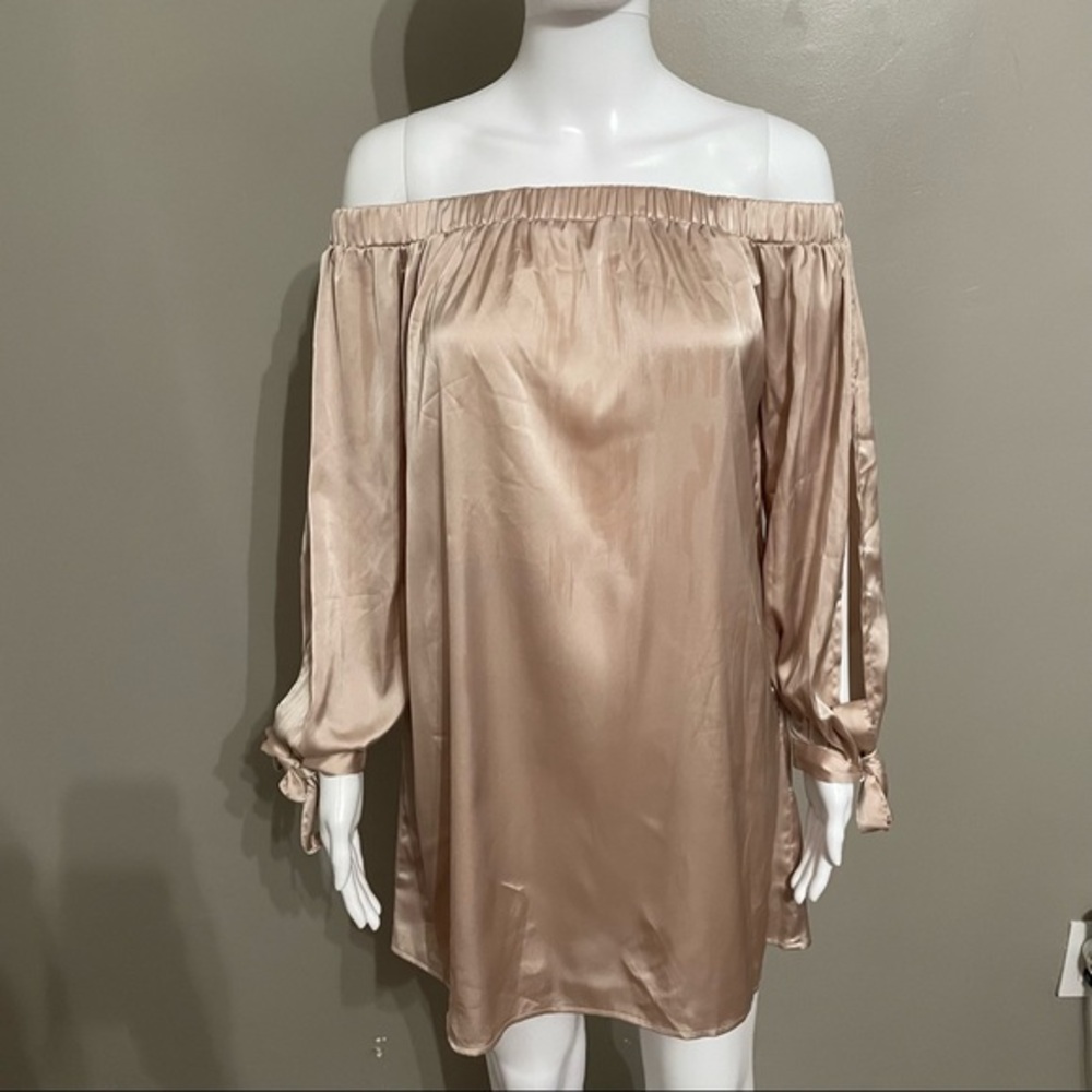 ESSUE Satin Off-Shoulder Arm cut-out Mini Dress